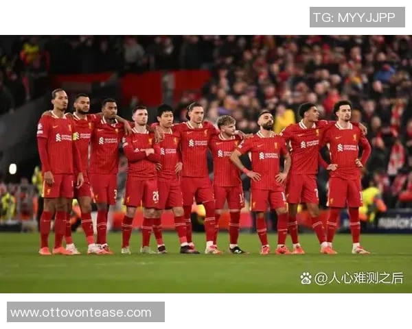 利物浦与巴黎欧冠小组赛后腰中后卫表现分析与战术对比